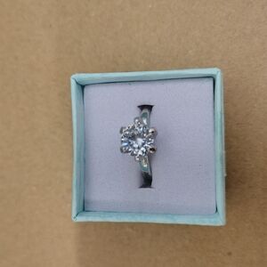 Elegant Silver Ring with Clear Gemstone